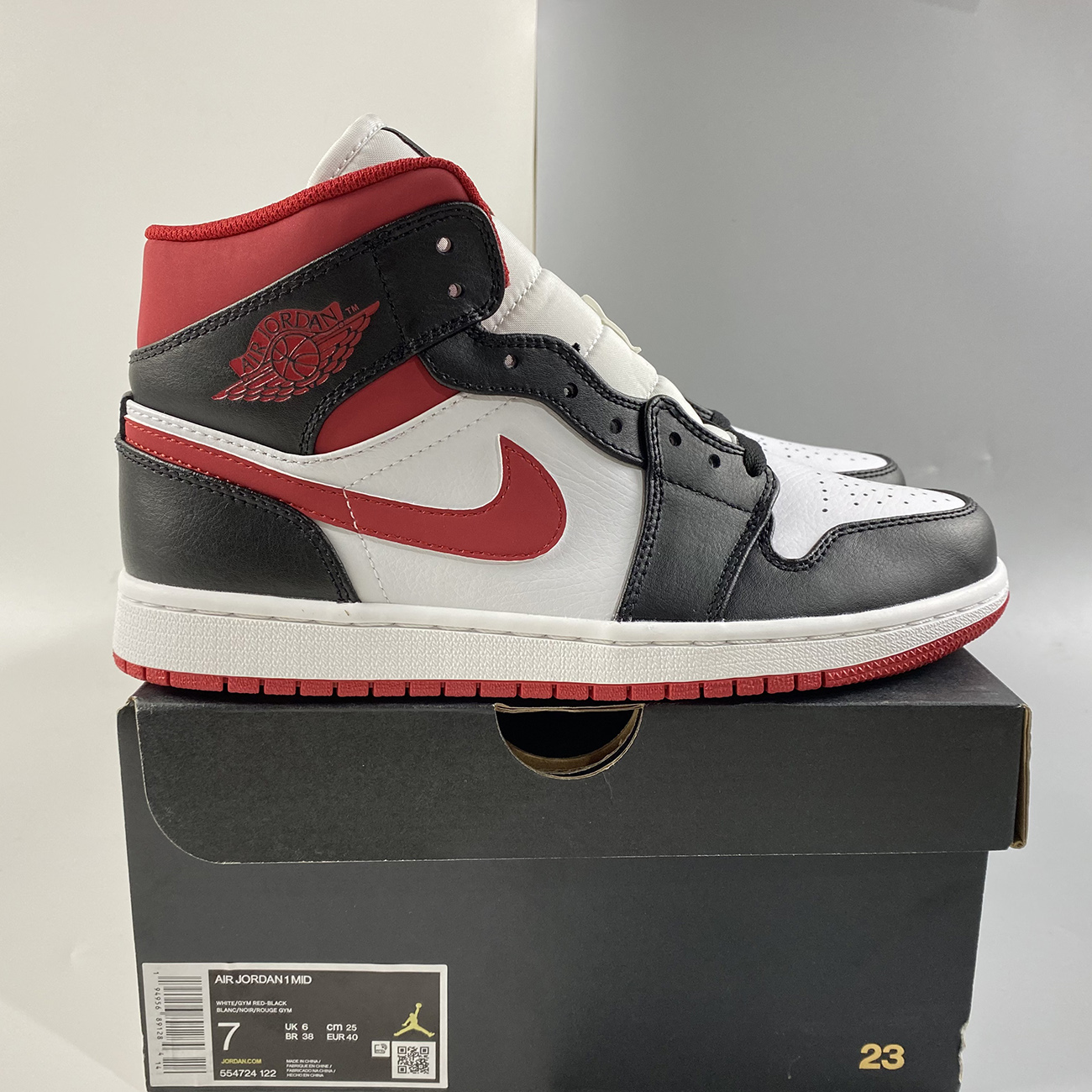 mid metallic red