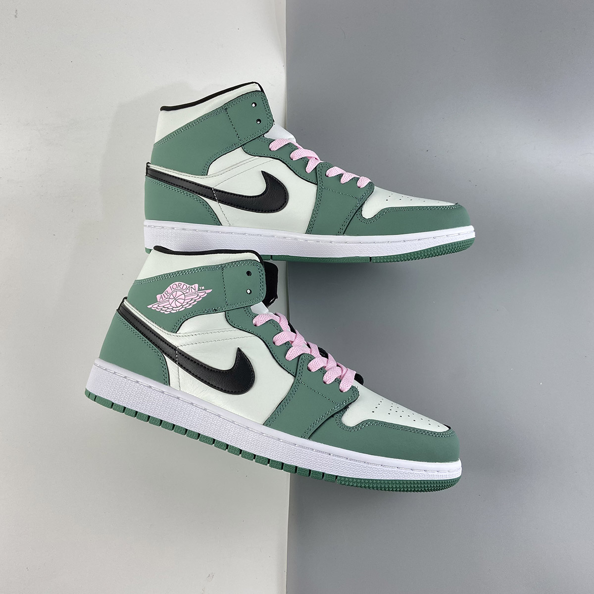 Air-Jordan-1-Mid-SE-Dutch-Green-Black-Barely-Green-For-Sale-1