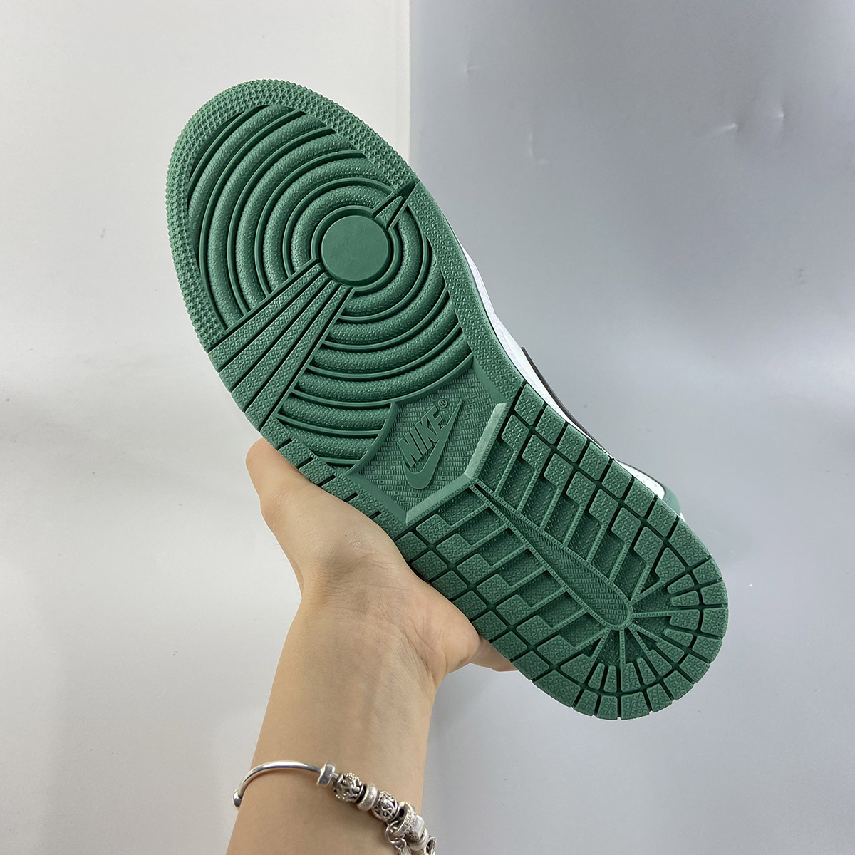 Air-Jordan-1-Mid-SE-Dutch-Green-Black-Barely-Green-For-Sale-5