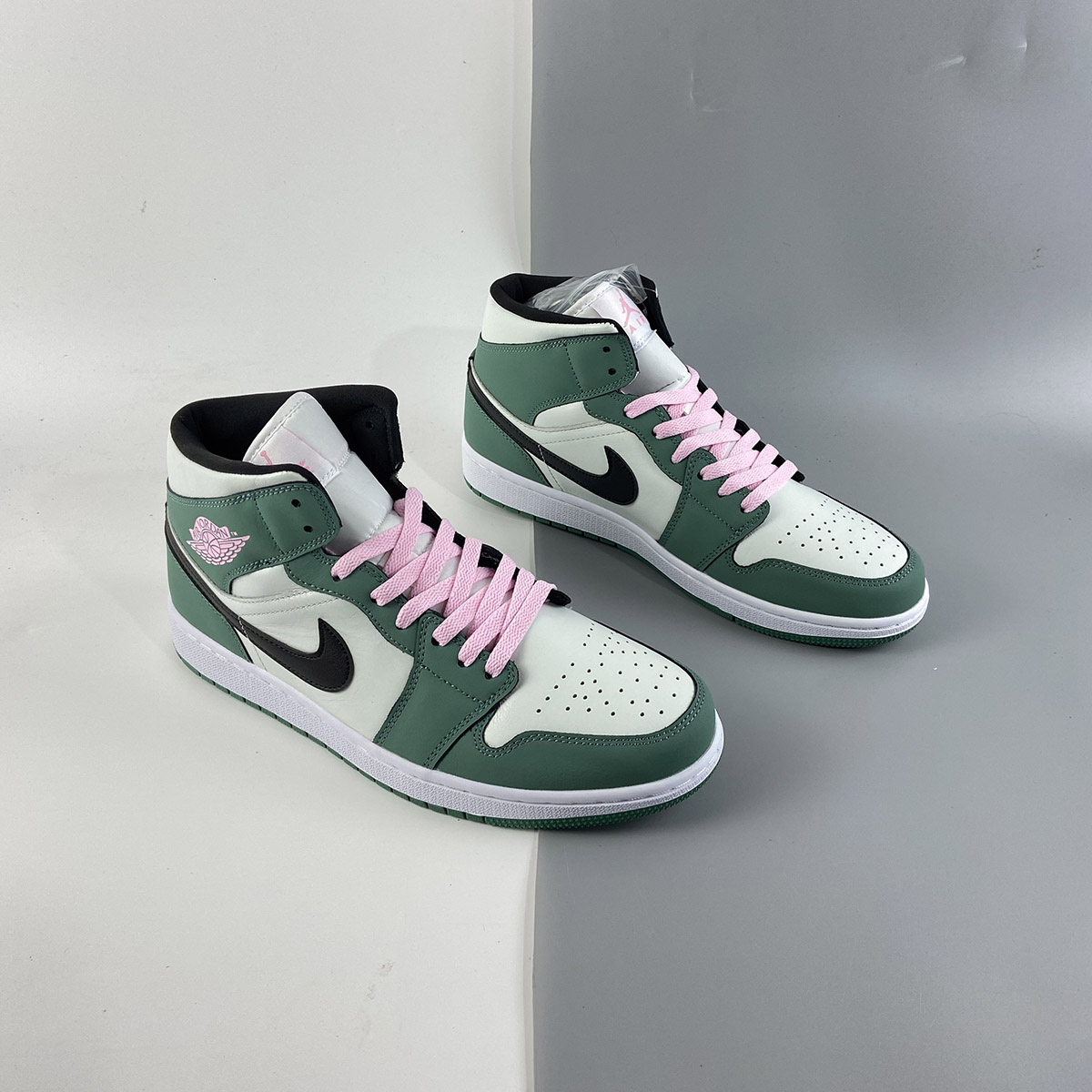 Air-Jordan-1-Mid-SE-Dutch-Green-Black-Barely-Green-For-Sale-6