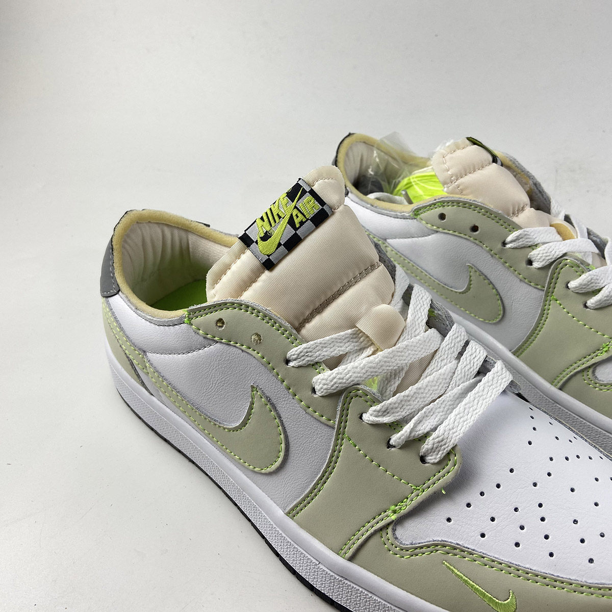 Air-Jordan-1-Low-OG-White-Ghost-Green-Black-For-Sale-3