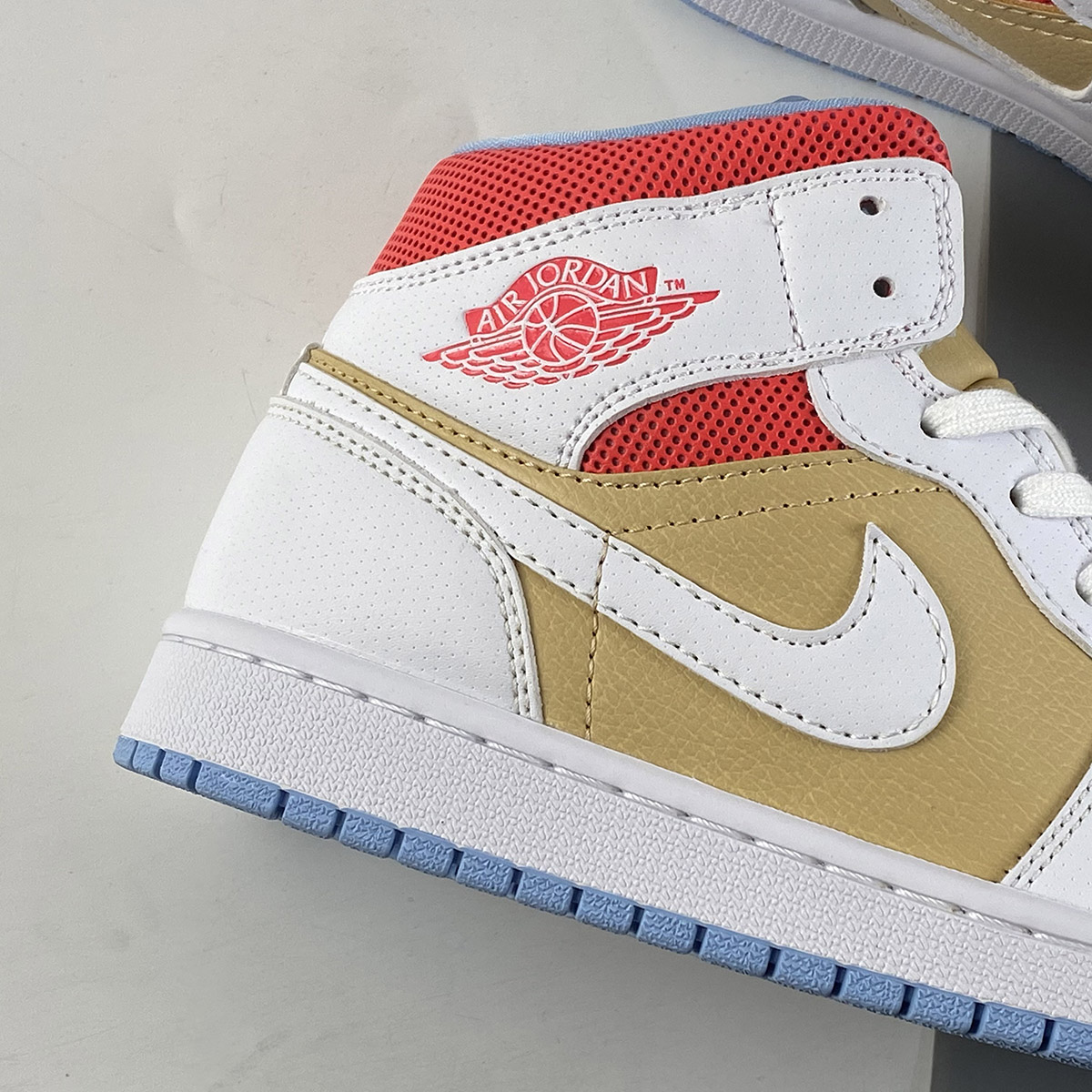 Air-Jordan-1-Mid-SE-Sesame-White-Flash-Crimson-Psychic-Blue-For-Sale-2