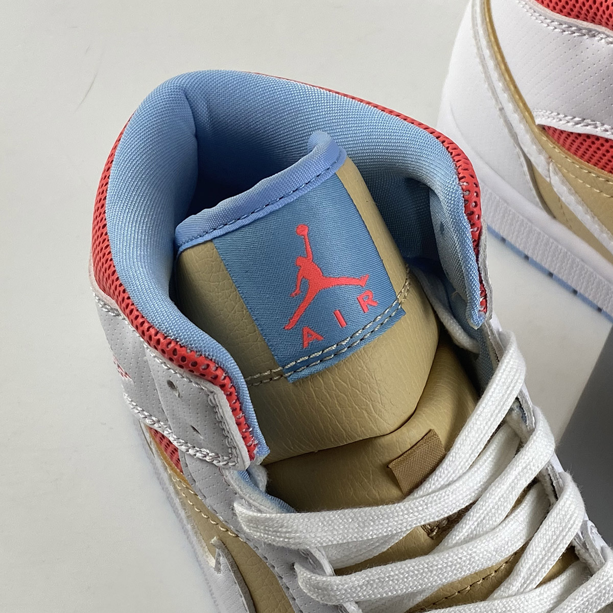 Air-Jordan-1-Mid-SE-Sesame-White-Flash-Crimson-Psychic-Blue-For-Sale-3