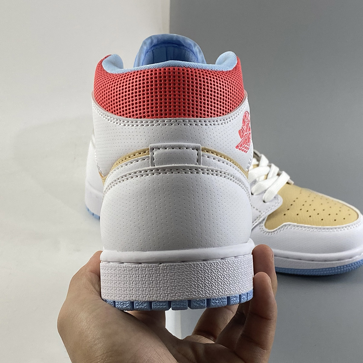 Air-Jordan-1-Mid-SE-Sesame-White-Flash-Crimson-Psychic-Blue-For-Sale-4