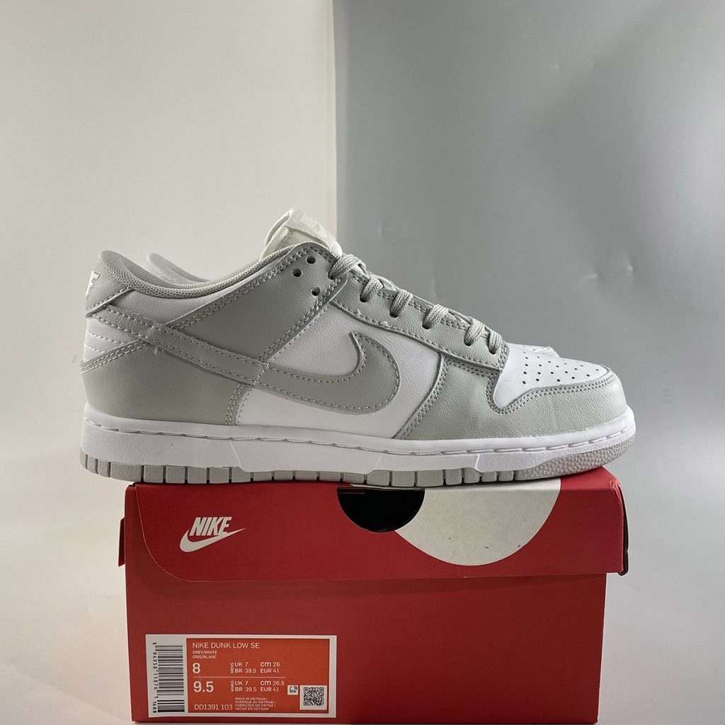 nike white and grey dunks