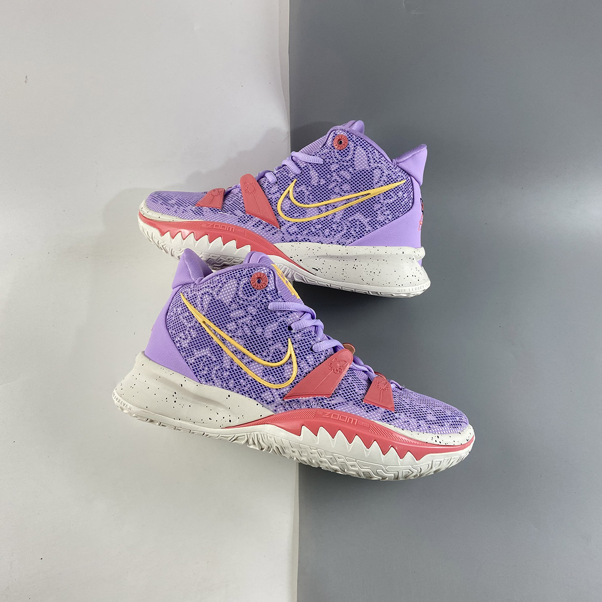kyrie shoes 7 white