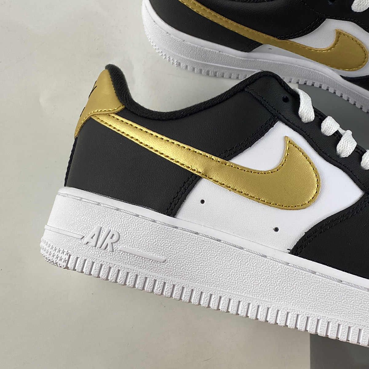 Nike-Air-Force-1-Low-Black-White-Metallic-Gold-For-Sale-2
