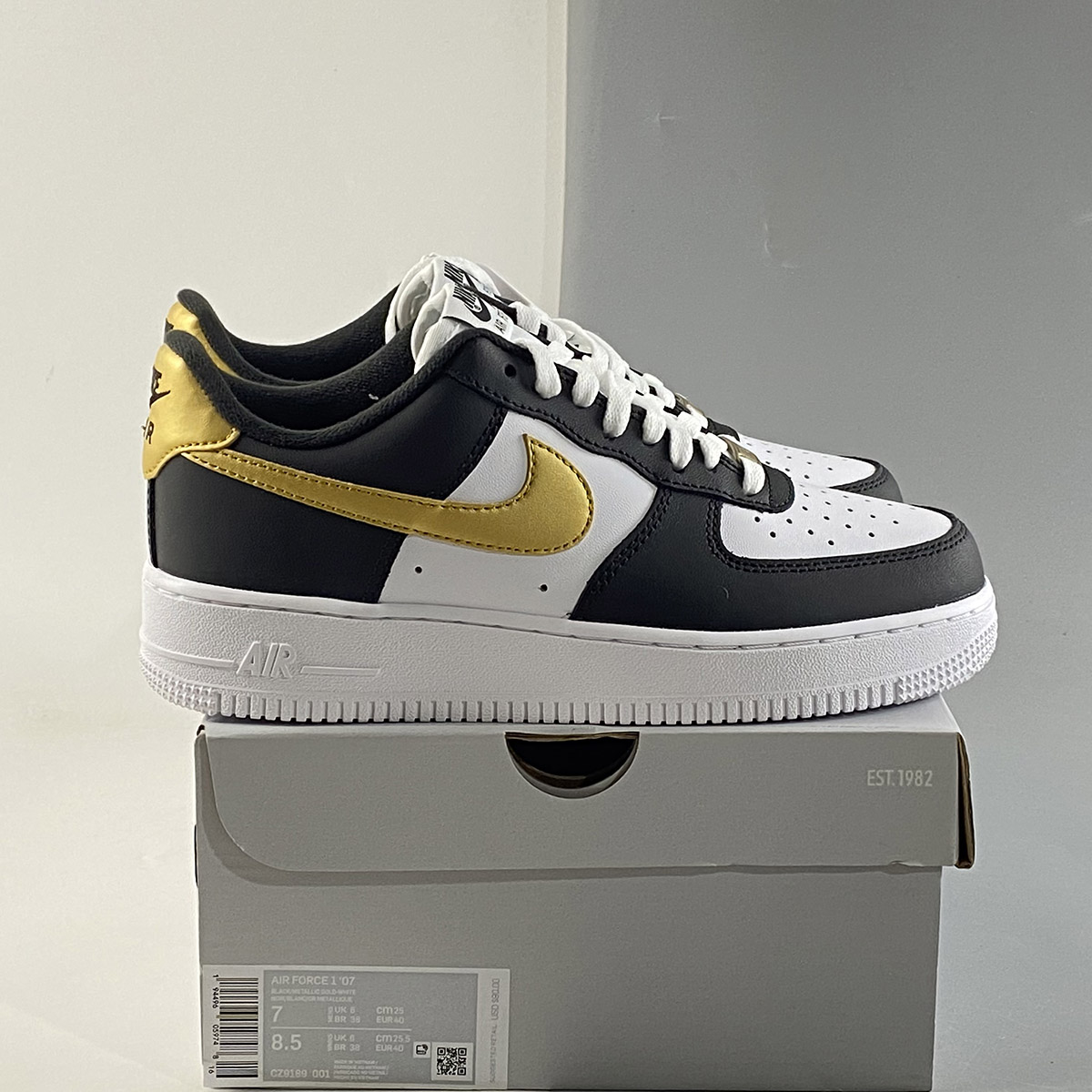 Nike-Air-Force-1-Low-Black-White-Metallic-Gold-For-Sale-7