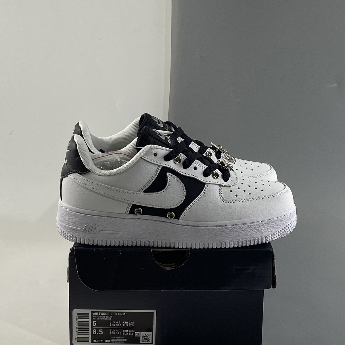 Nike-Air-Force-1-Snap-Accessories-Pack-White-Black-For-Sale-7