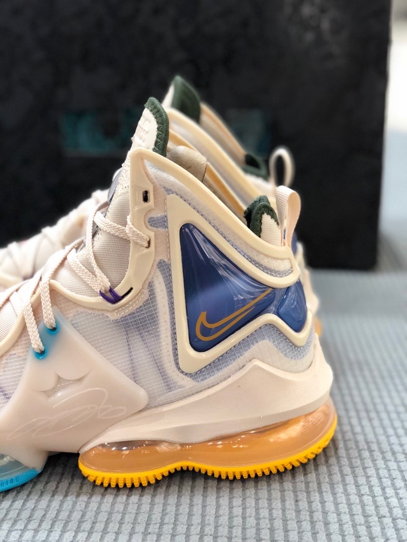 lebron minneapolis lakers shoes