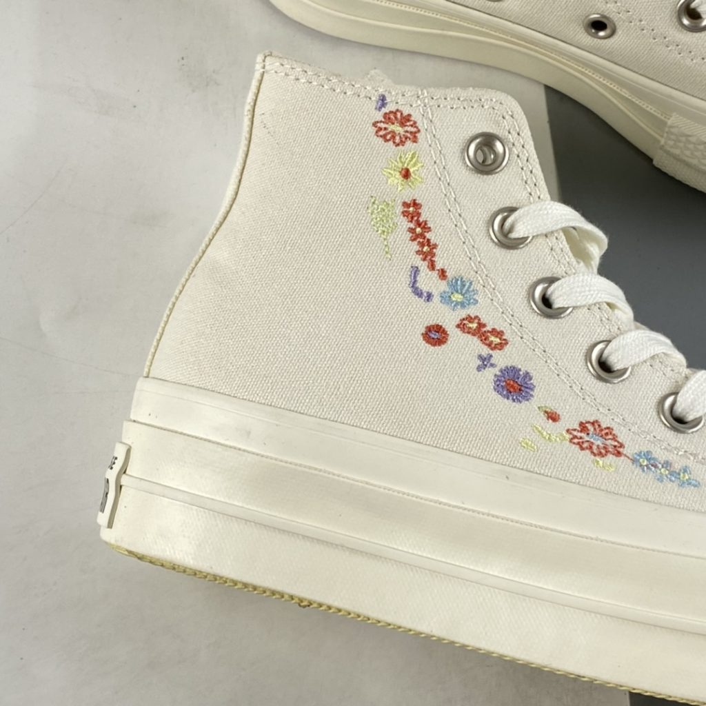 Converse Chuck Taylor All Star Lift Platform Embroidered Floral For