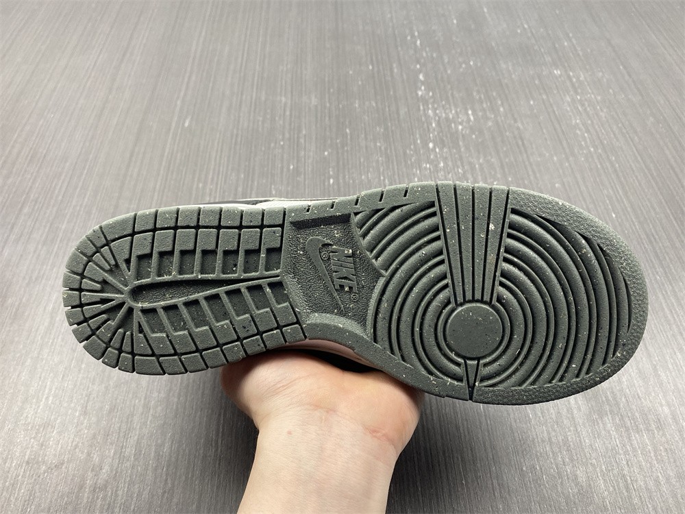 Nike-Dunk-Low-Graffiti-Black-Red-For-Sale-8