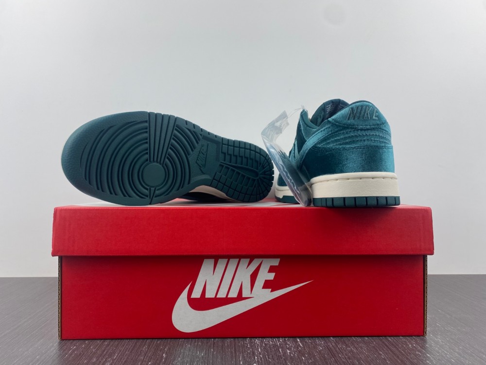 Nike-Dunk-Low-Green-Velvet-Dark-Teal-White-For-Sale-9