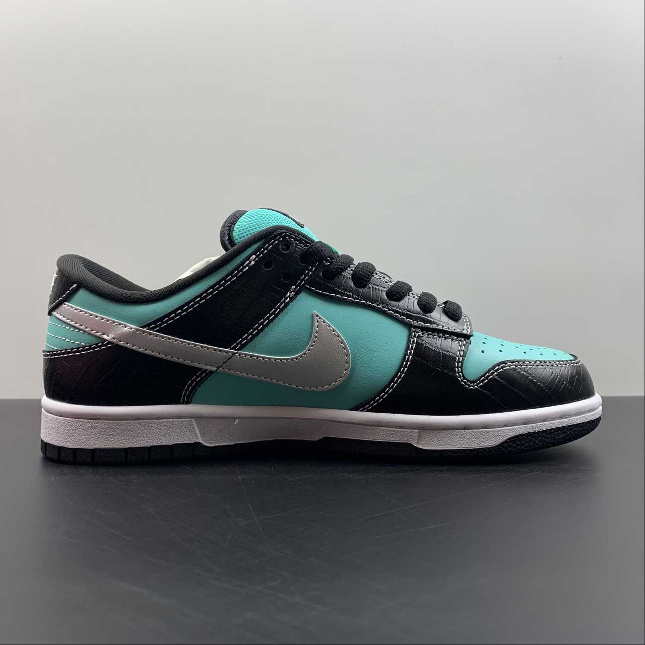 Diamond-Supply-Co-x-Nike-SB-Dunk-Low-Aqua-Chrome-For-Sale-1