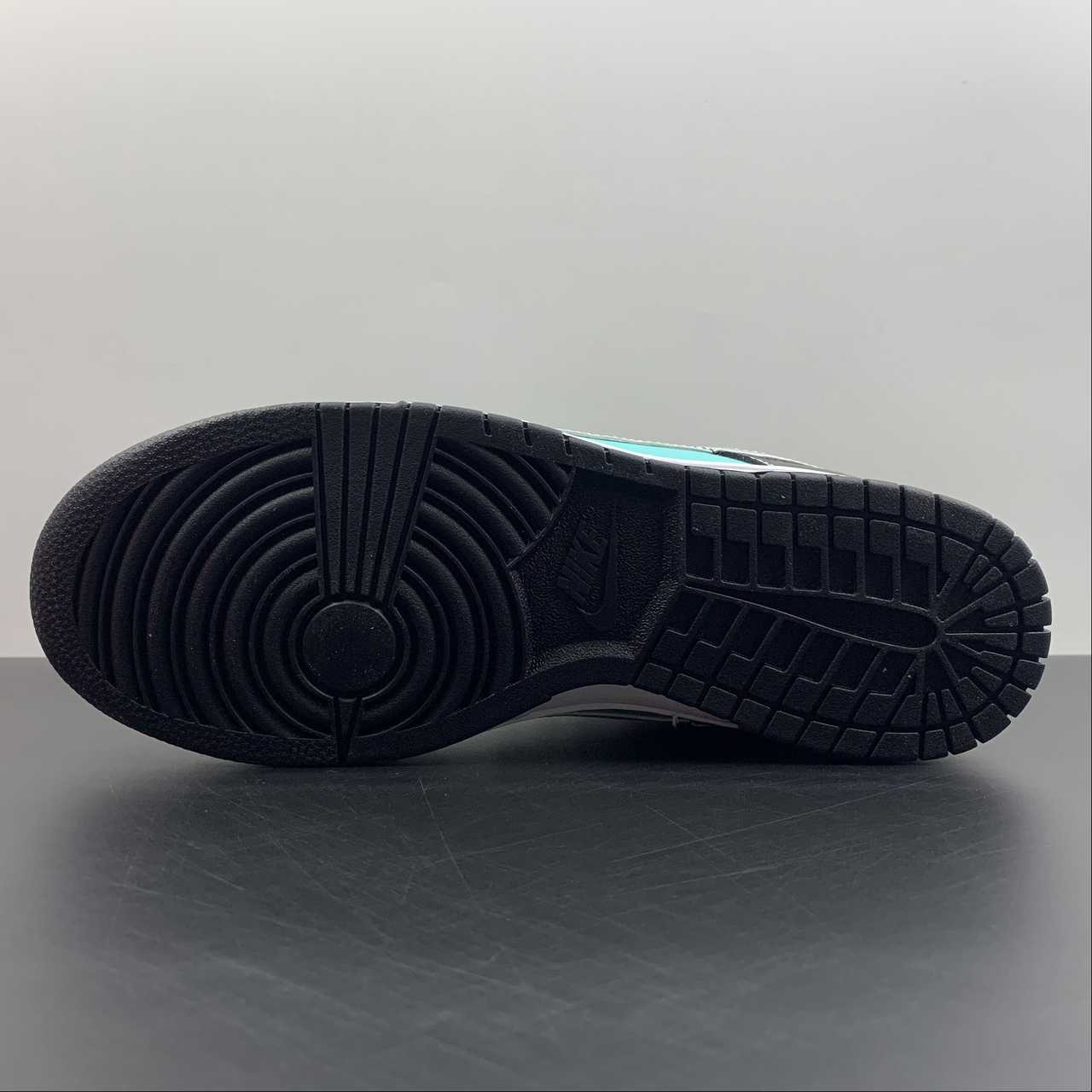 Diamond-Supply-Co-x-Nike-SB-Dunk-Low-Aqua-Chrome-For-Sale-2