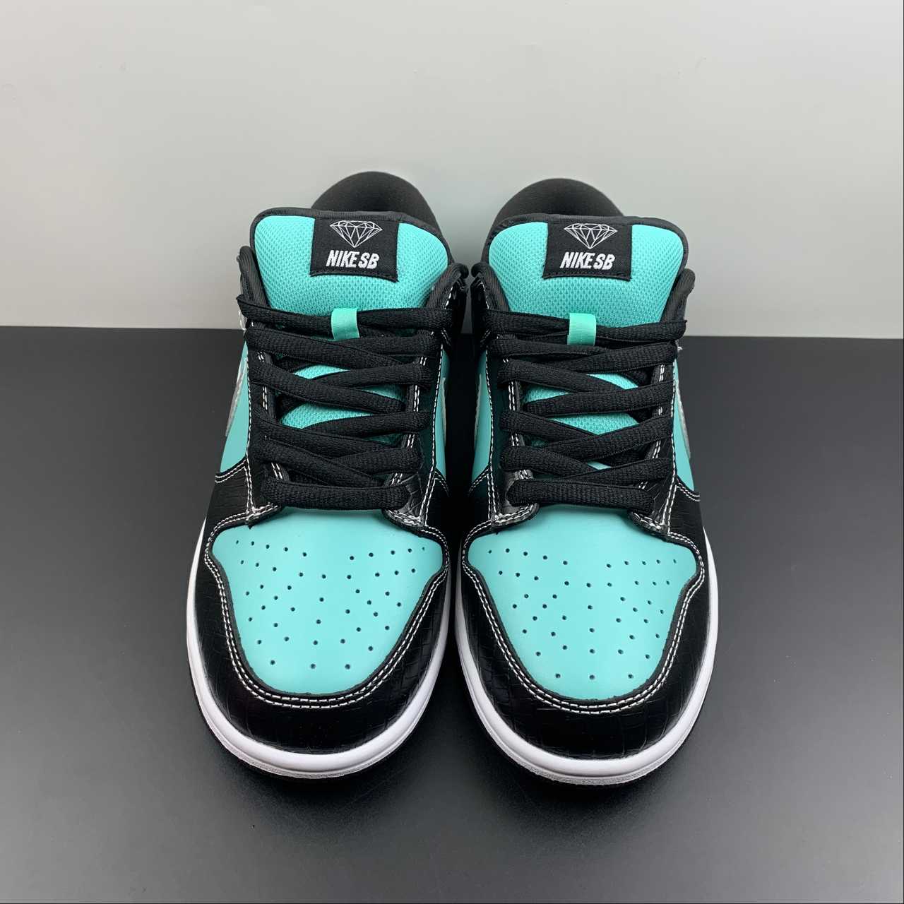 Diamond-Supply-Co-x-Nike-SB-Dunk-Low-Aqua-Chrome-For-Sale-3
