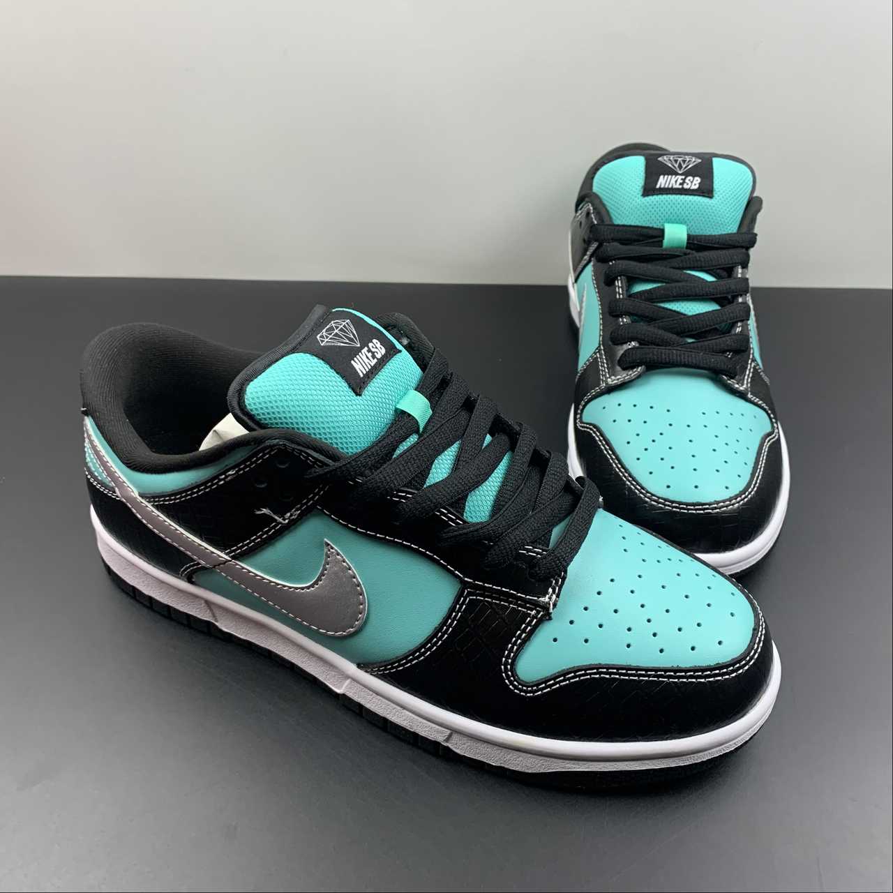 Diamond-Supply-Co-x-Nike-SB-Dunk-Low-Aqua-Chrome-For-Sale-4