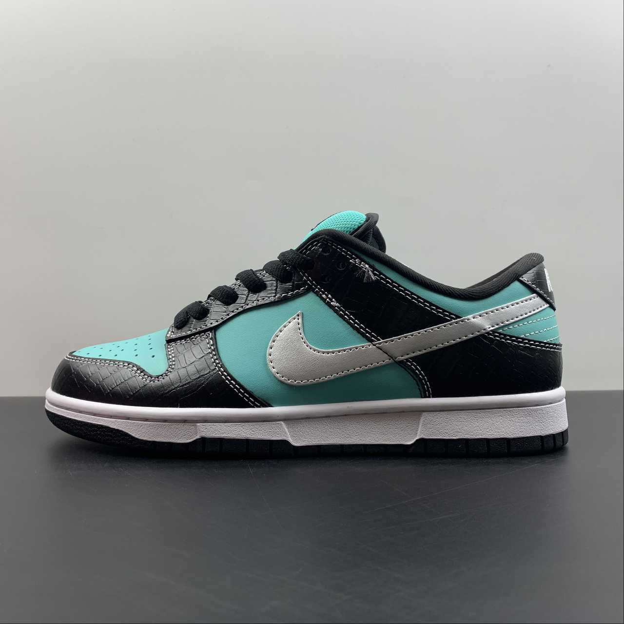 Diamond-Supply-Co-x-Nike-SB-Dunk-Low-Aqua-Chrome-For-Sale