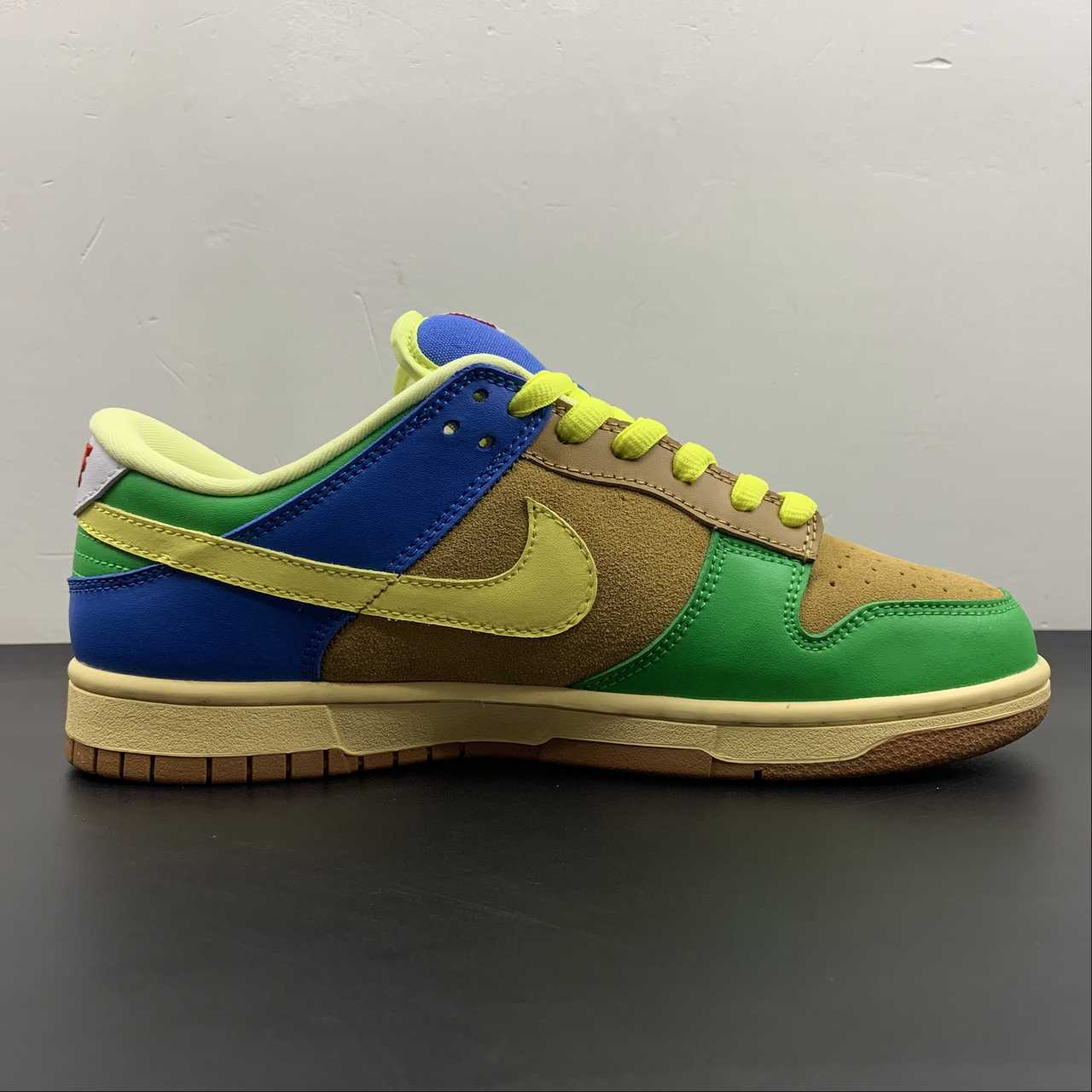 Nike-SB-Dunk-Low-Brooklyn-Projects-Halo-Zitron-313170-771-1
