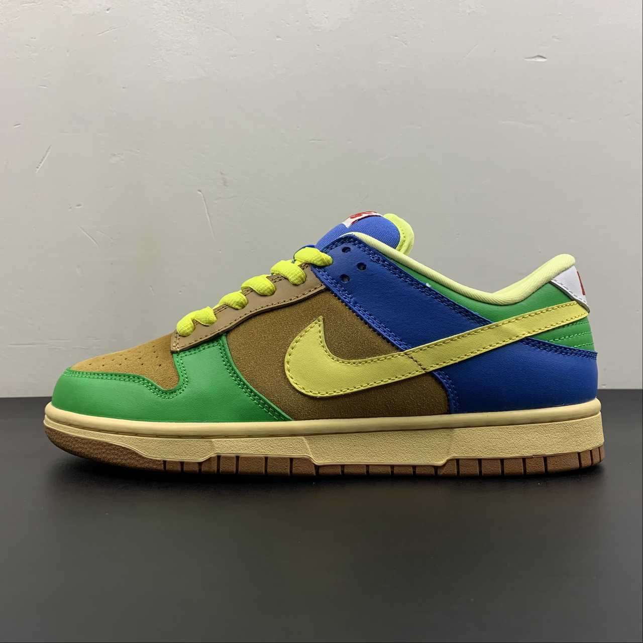 Nike-SB-Dunk-Low-Brooklyn-Projects-Halo-Zitron-313170-771