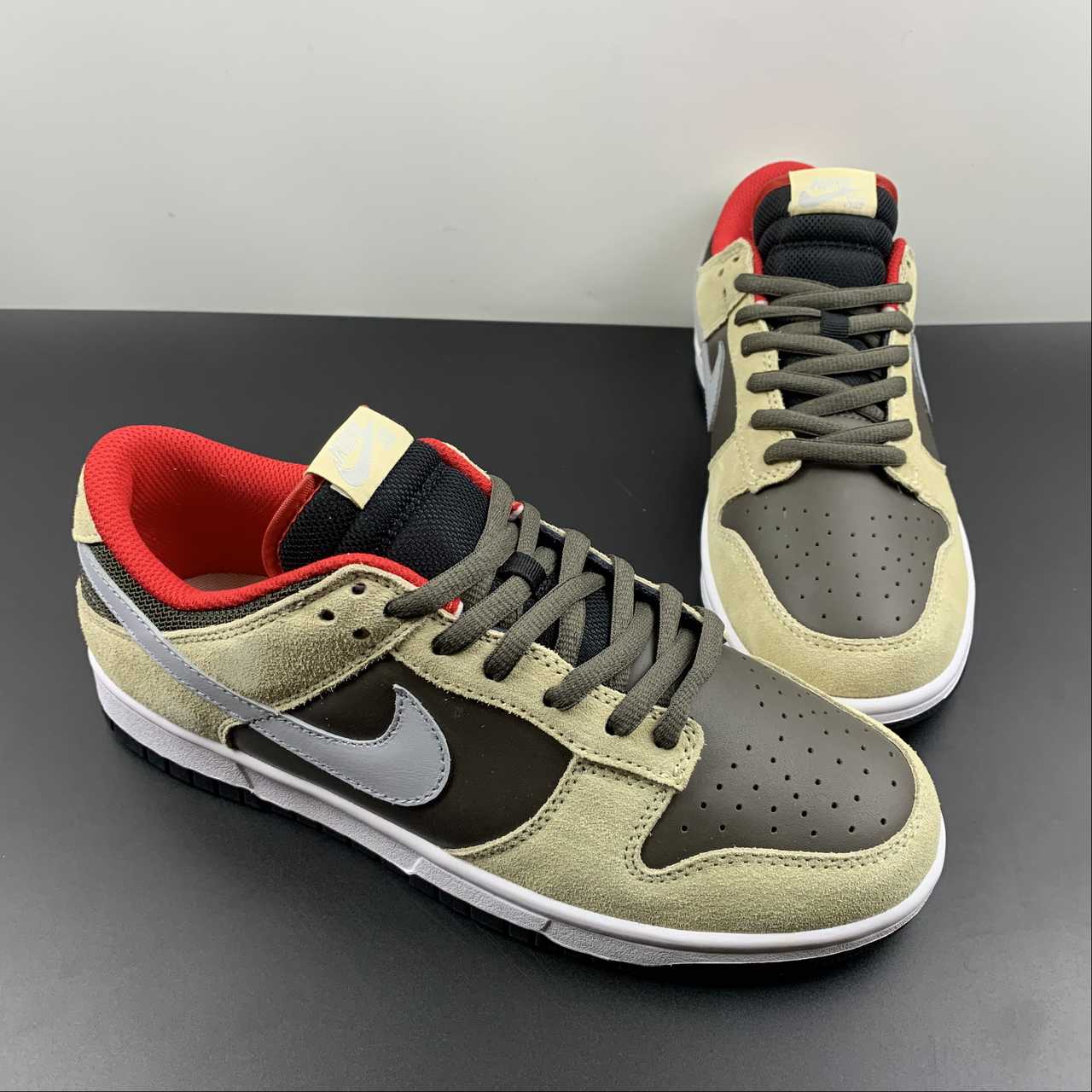 sb-dunk-low-dark-chocolate-metallic-silver-313170-203-4