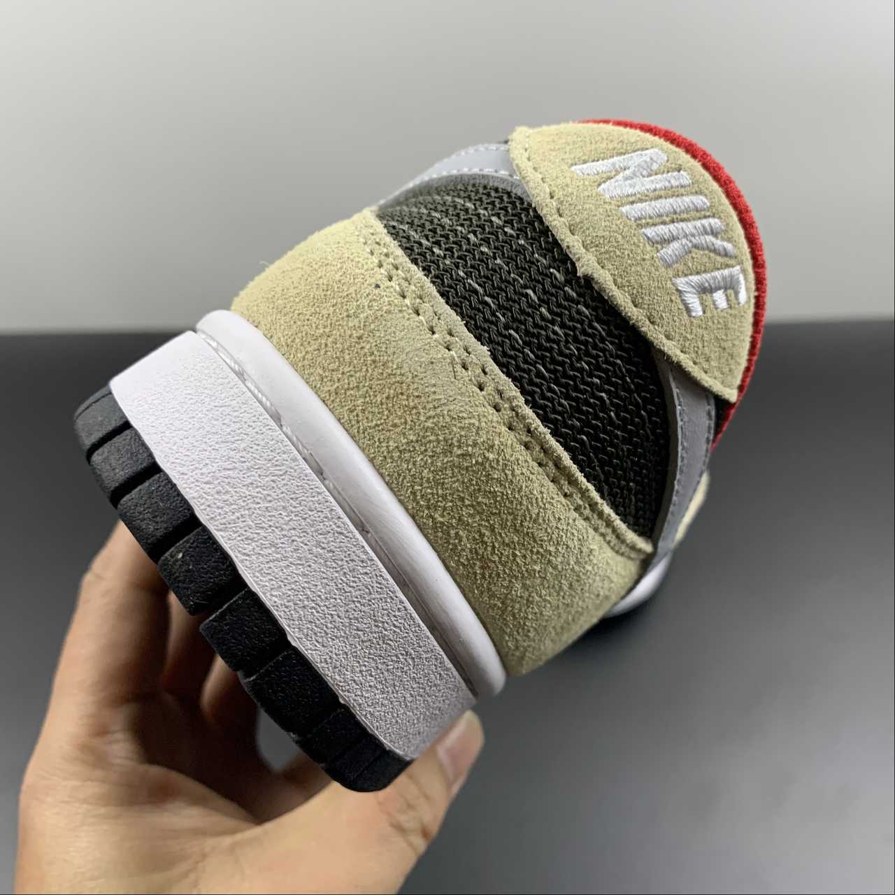 sb-dunk-low-dark-chocolate-metallic-silver-313170-203-7