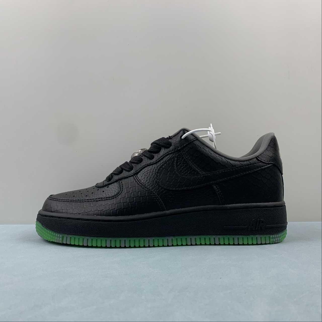 Nike-Air-Force-1-Low-Halloween-2023-Black-Green-Strike-FQ8822-084